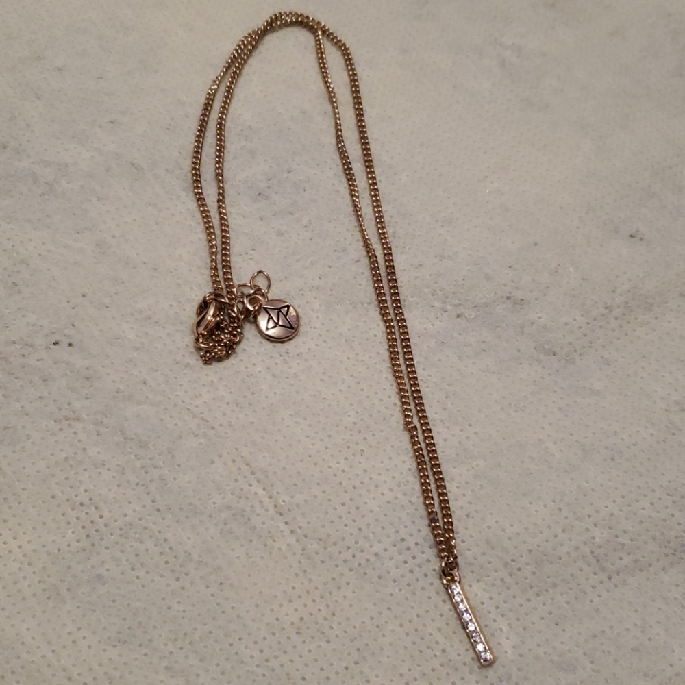 🔴 🆓️ FREE* Minimalist Gold-Toned Necklace w/ Rhinestone Charm 🔴